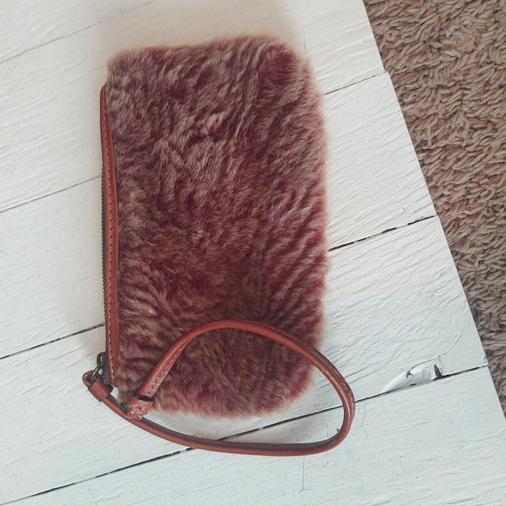 𝅺Patricia Nash Piedmont Laser Cut Sherpa and Leather Wristlet - Tan
